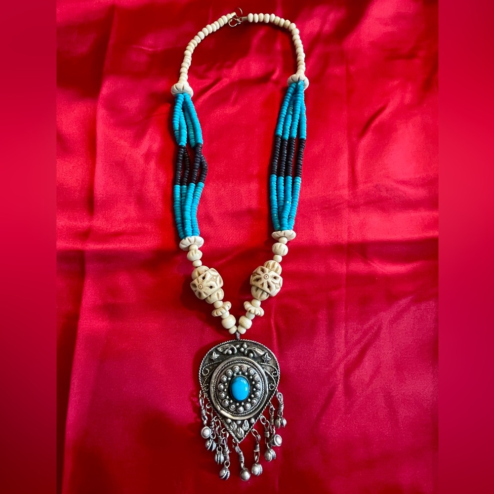 Beaded Necklace with Torquoise Stone